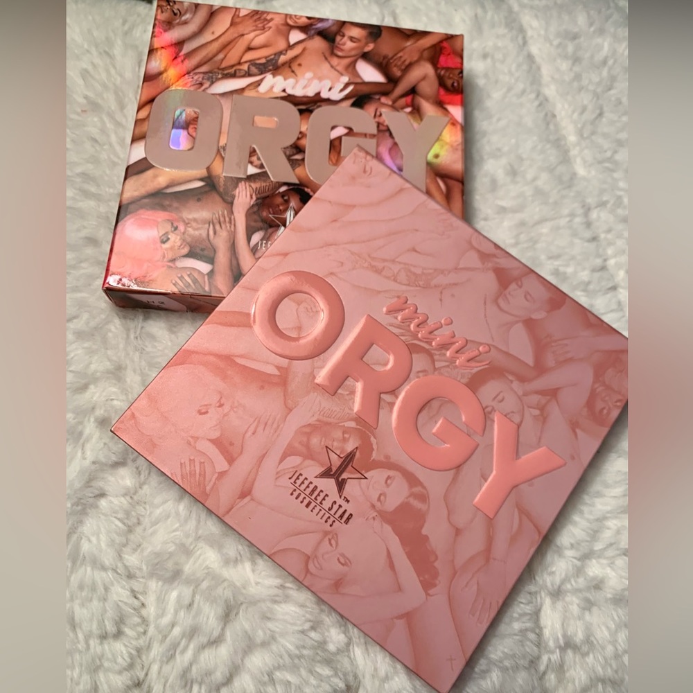 Jeffree Star eyeshadow palette